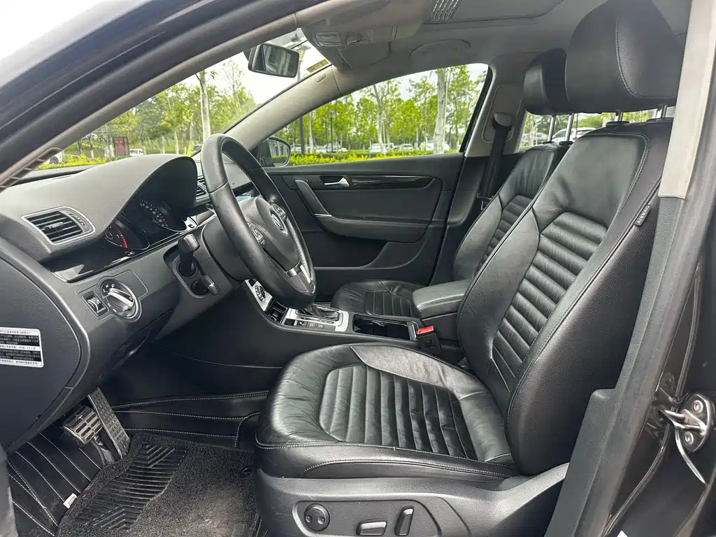 VOLKSWAGEN MAGOTAN 2012