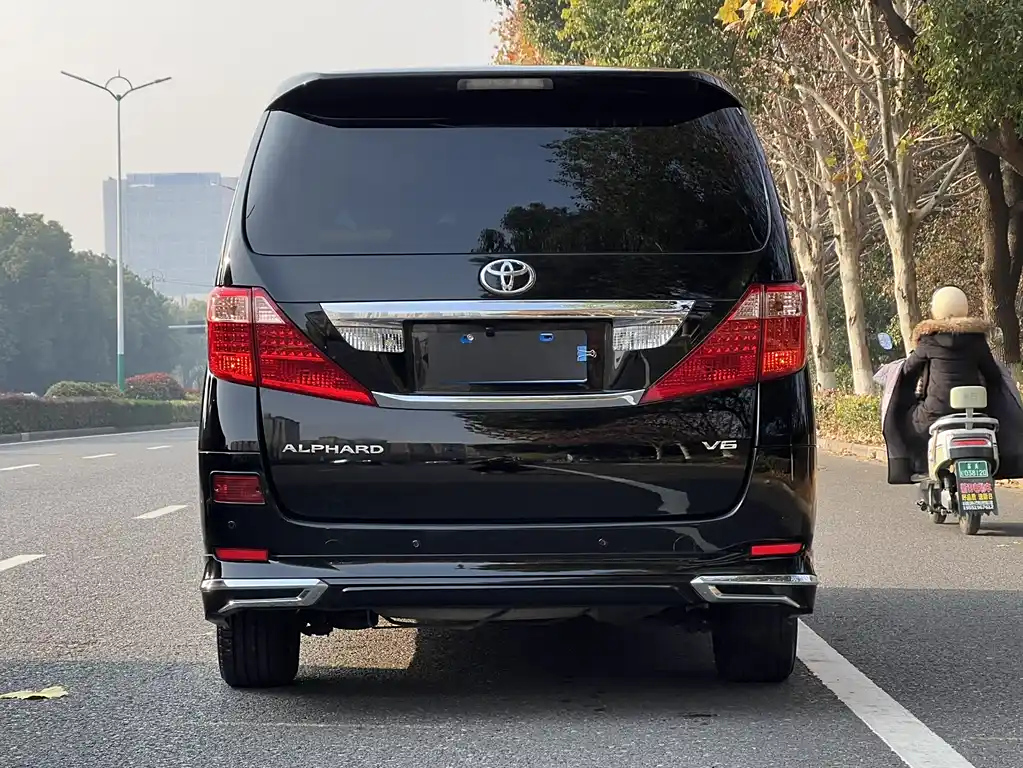 TOYOTA ALPHARD 2012