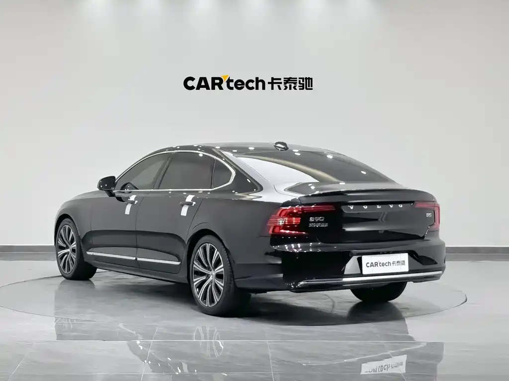 VOLVO S90 2023