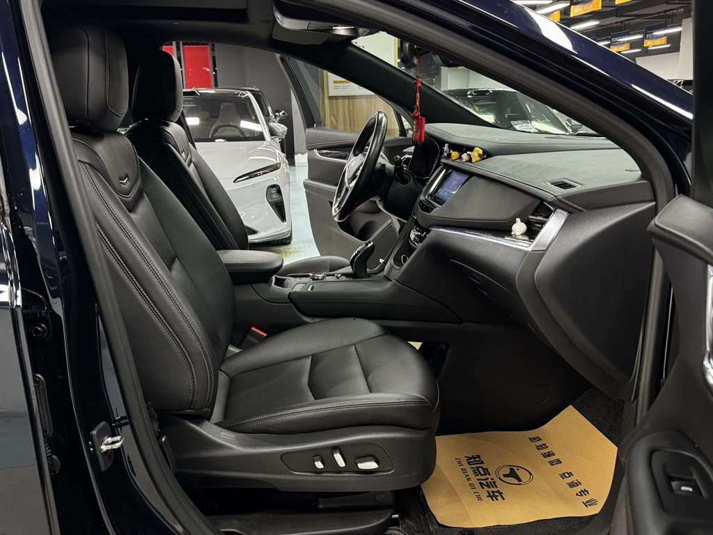 CADILLAC XT5 2021
