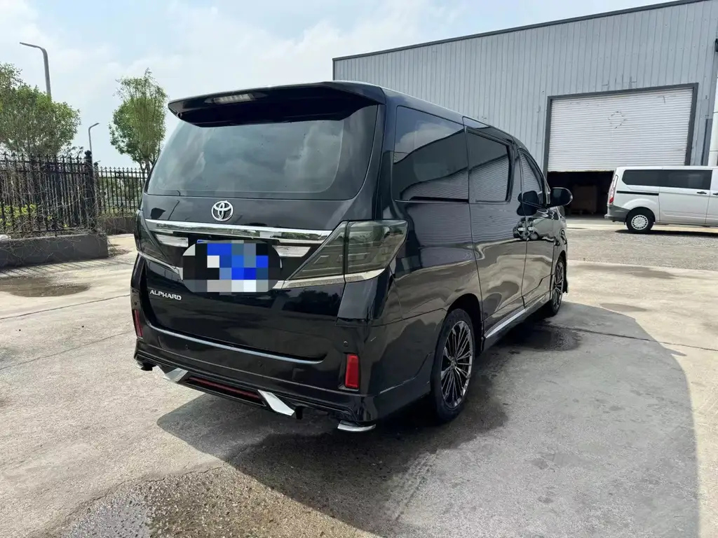 TOYOTA ALPHARD 2011