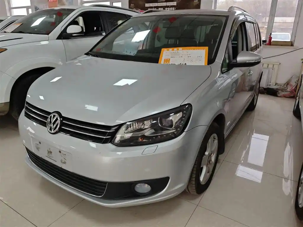VOLKSWAGEN TOURAN 2013