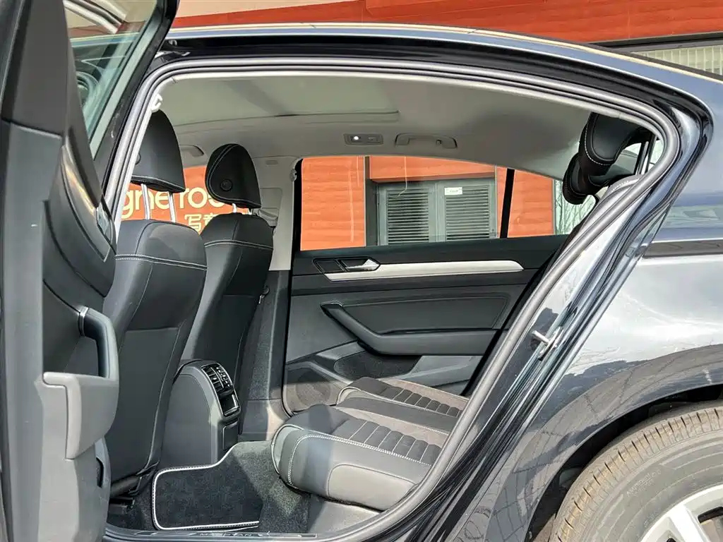 VOLKSWAGEN MAGOTAN 2024