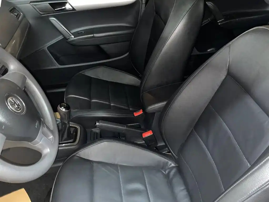 VOLKSWAGEN LAVIDA 2013