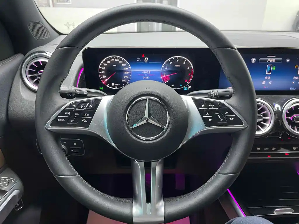 MERCEDES BENZ GLB 2024