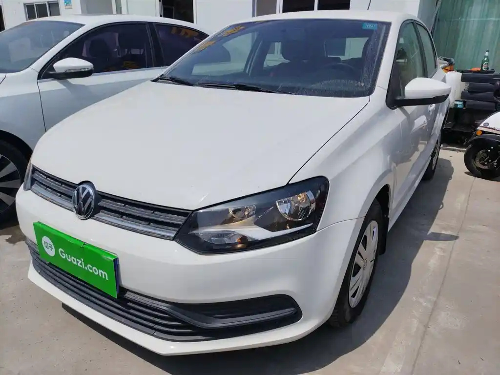 VOLKSWAGEN POLO 2016