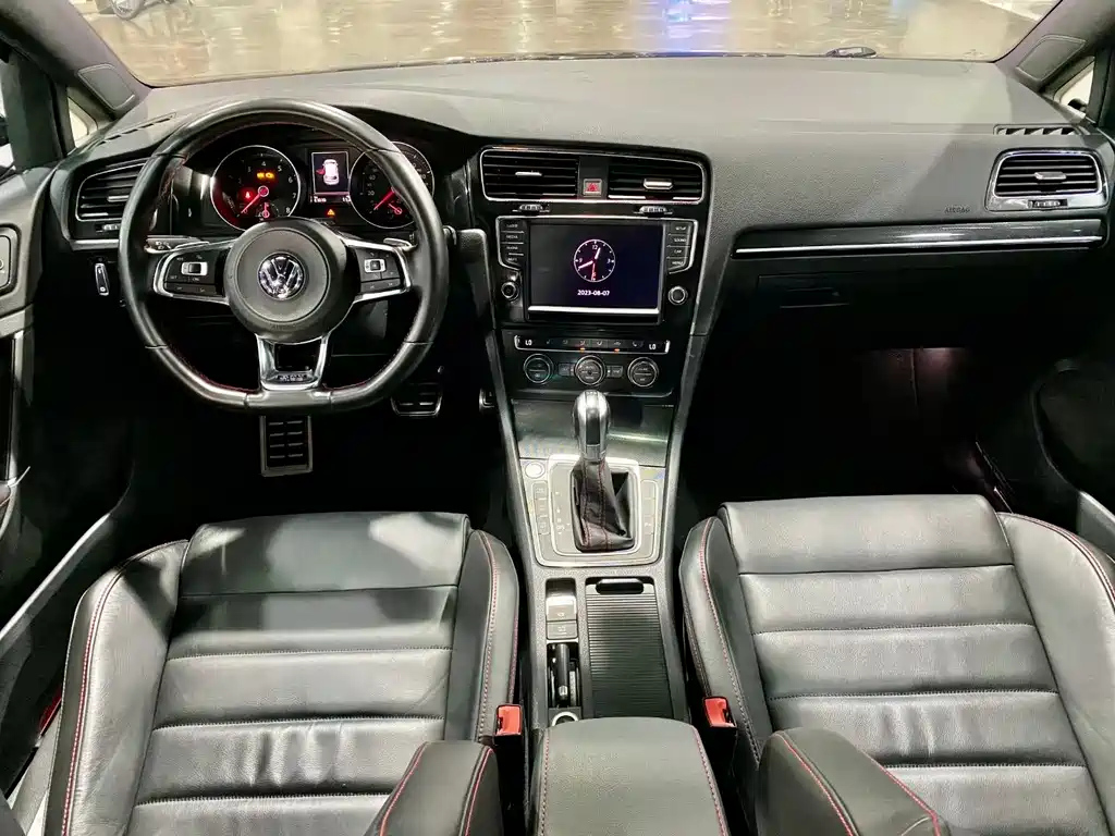 VOLKSWAGEN GOLF 2017