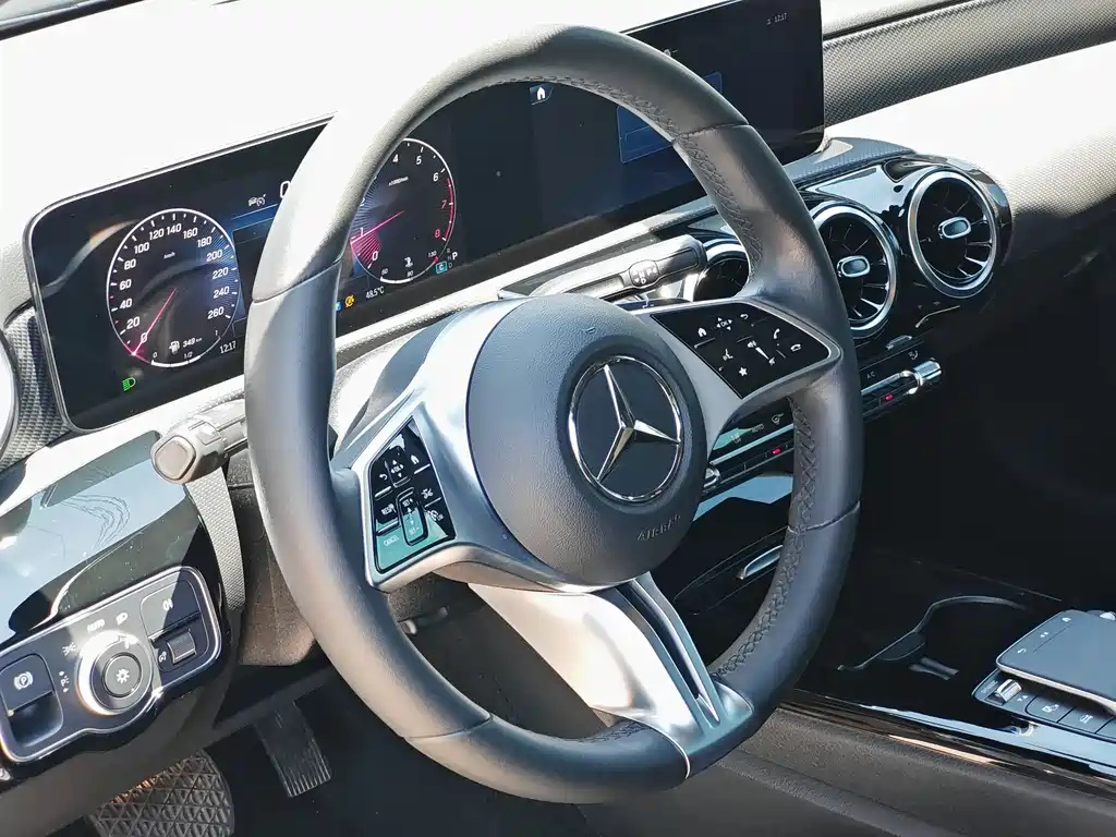 MERCEDES BENZ A-CLASS 2024