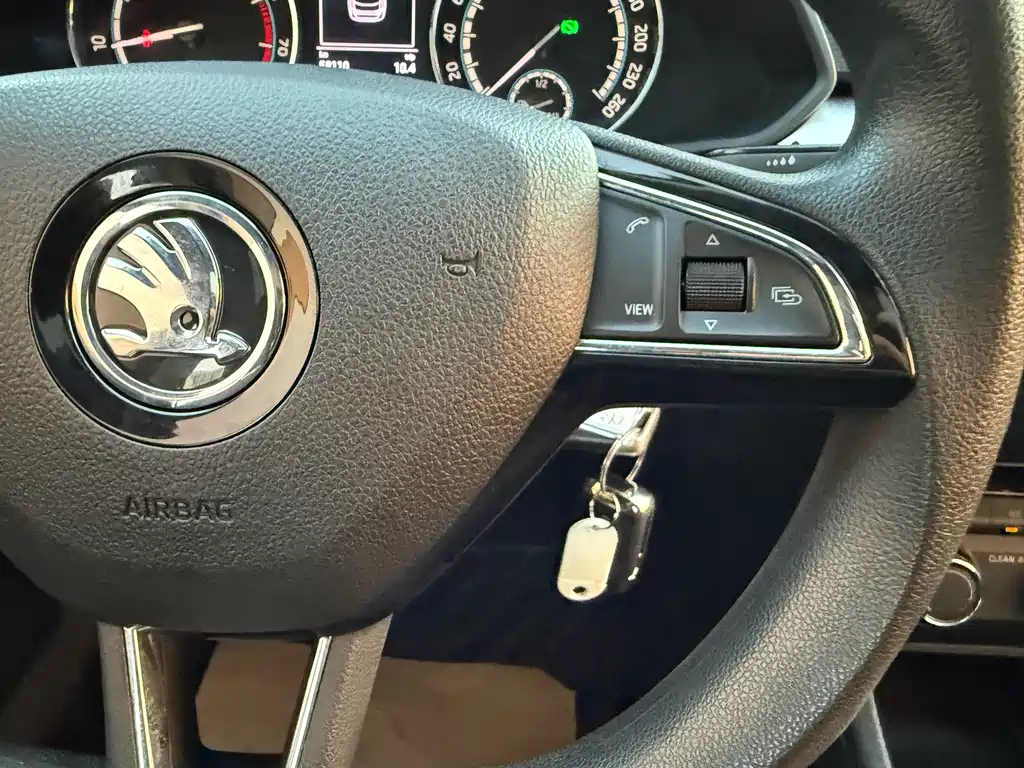 SKODA SUPERB 2019