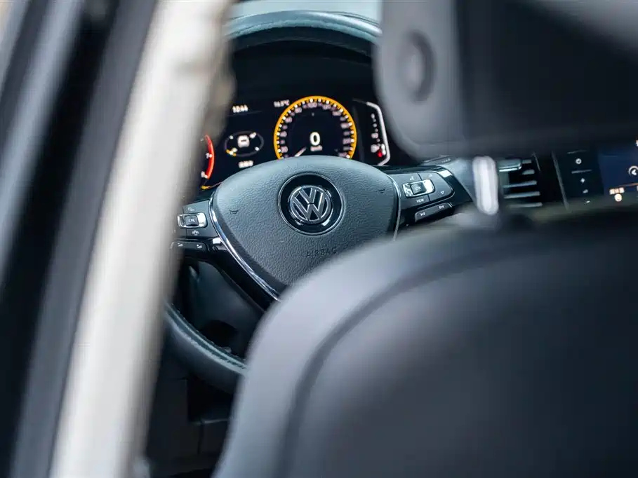 VOLKSWAGEN TOURAN 2021