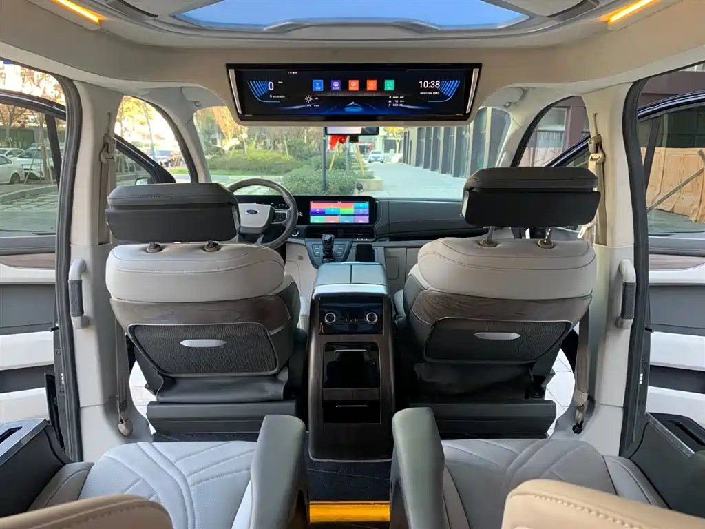 FORD TOUREO 2023