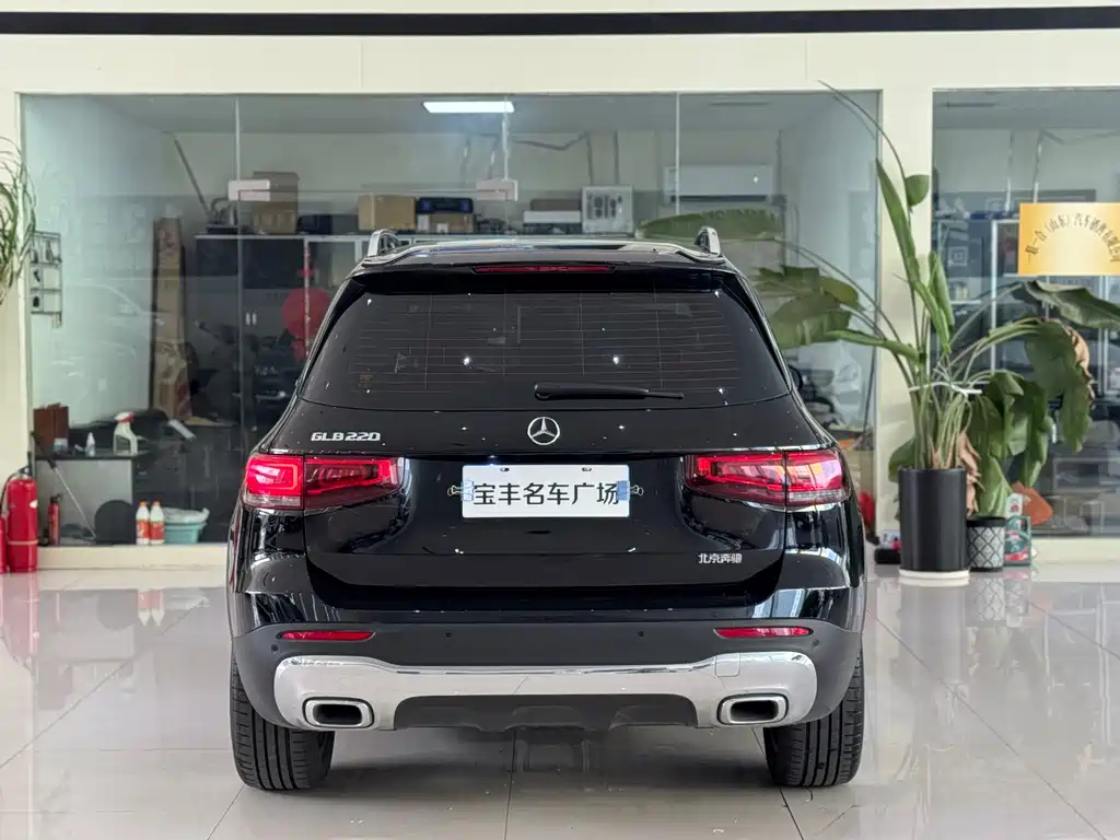 MERCEDES BENZ GLB 2023