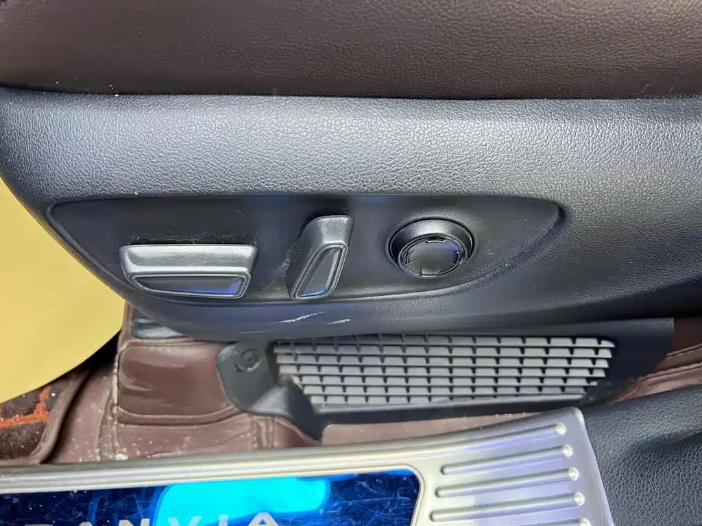 TOYOTA GRANVIA 2023