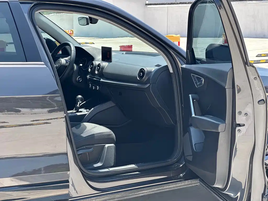 AUDI Q2L 2018