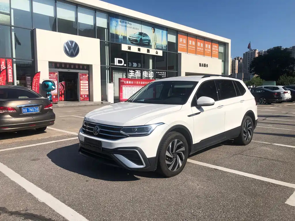 VOLKSWAGEN TIGUAN L