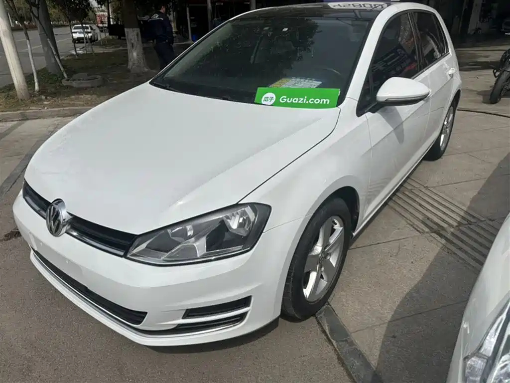 VOLKSWAGEN GOLF 2016