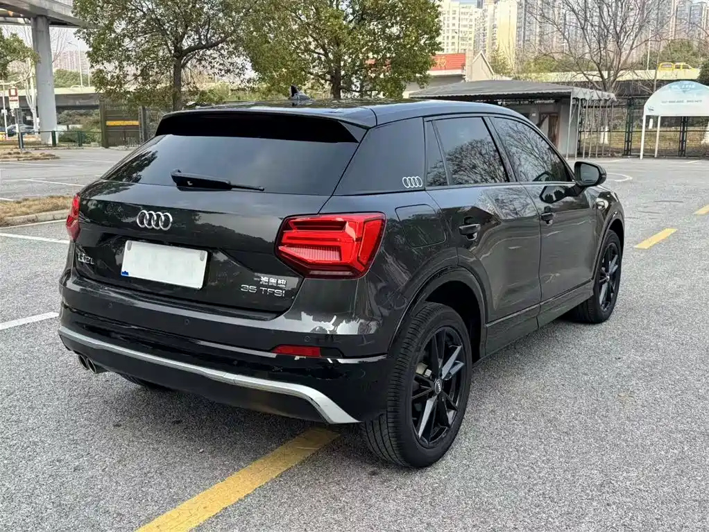 AUDI Q2L 2018