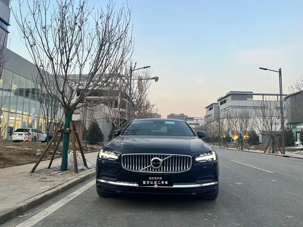 VOLVO S90 2023