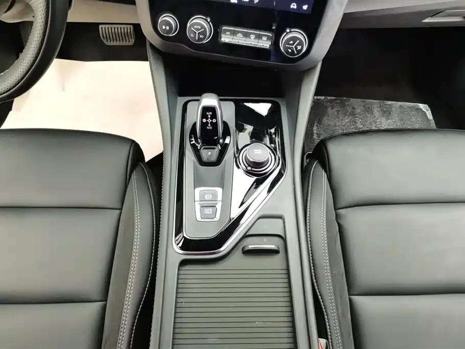LYNK&CO 02 HATCHBACK 2022
