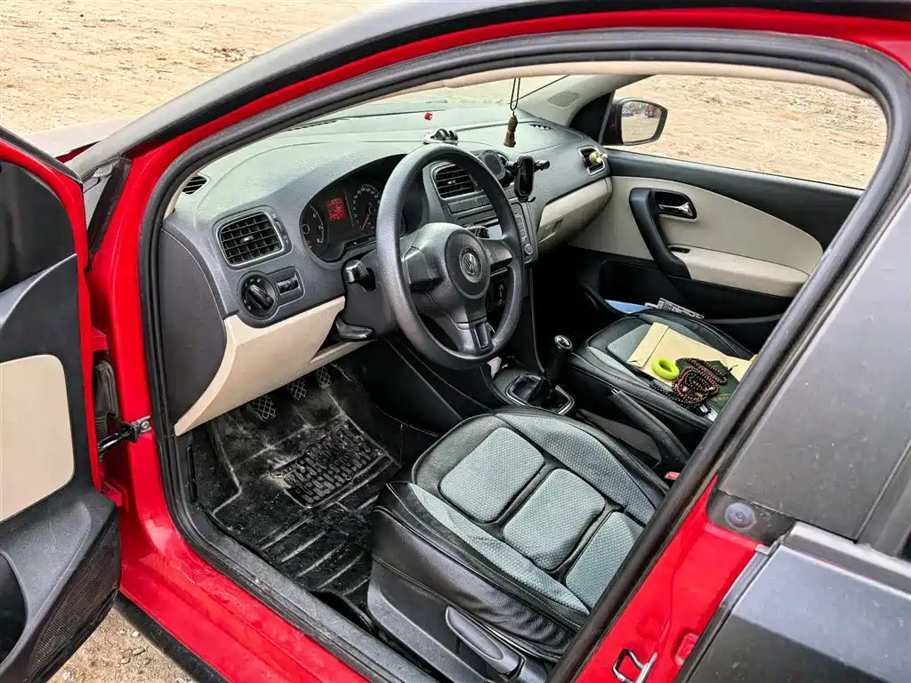 VOLKSWAGEN POLO 2013