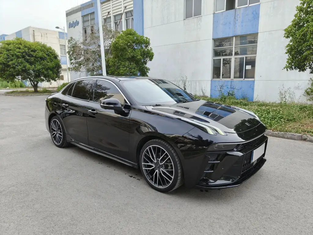 LYNK&CO 03 2023