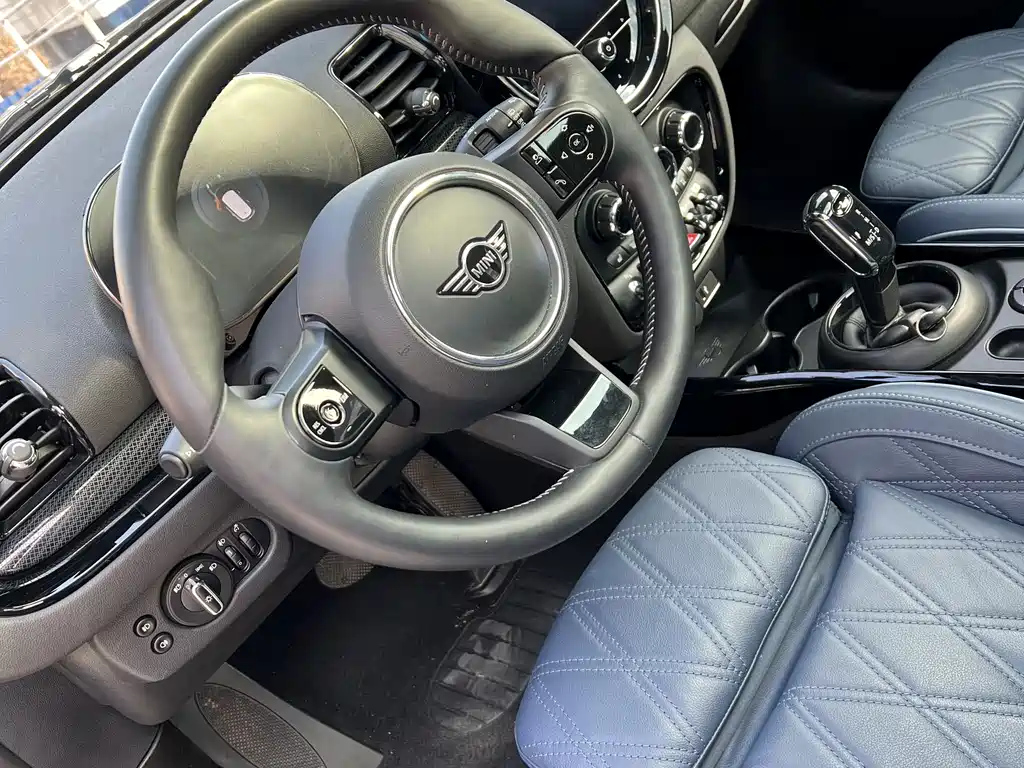 MINI CLUBMAN 2021