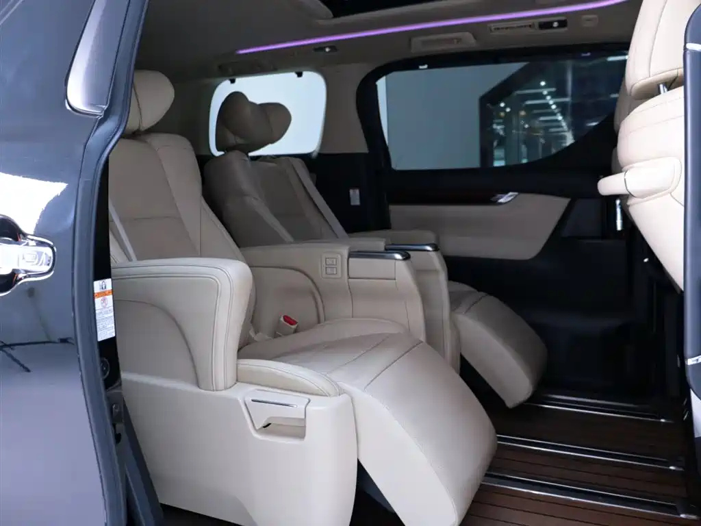 TOYOTA ALPHARD 2017