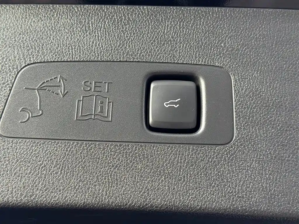 LINCOLN ADVENTURER 2021