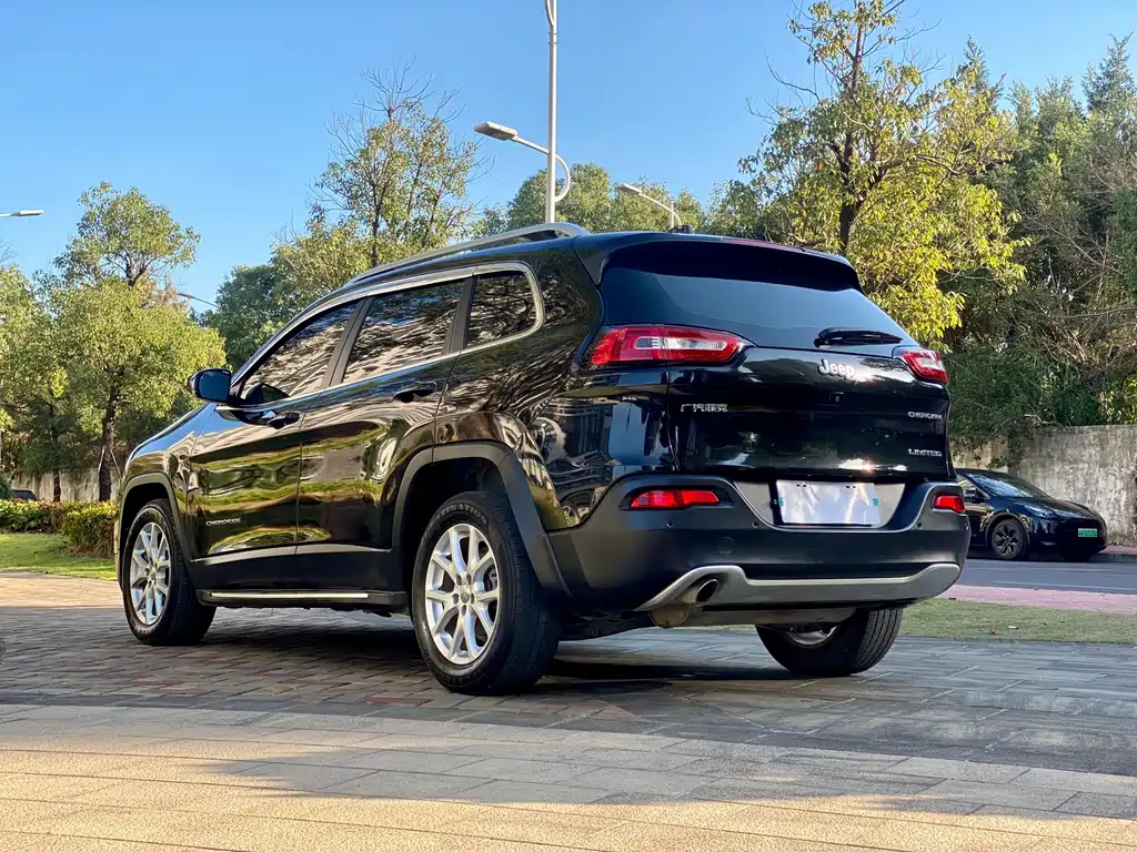 JEEP CHEROKEE 2018