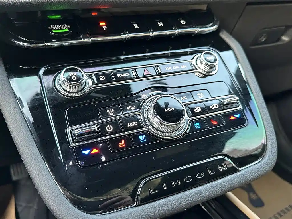 LINCOLN ADVENTURER 2021