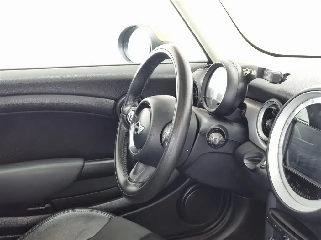 MINI CLUBMAN 2011