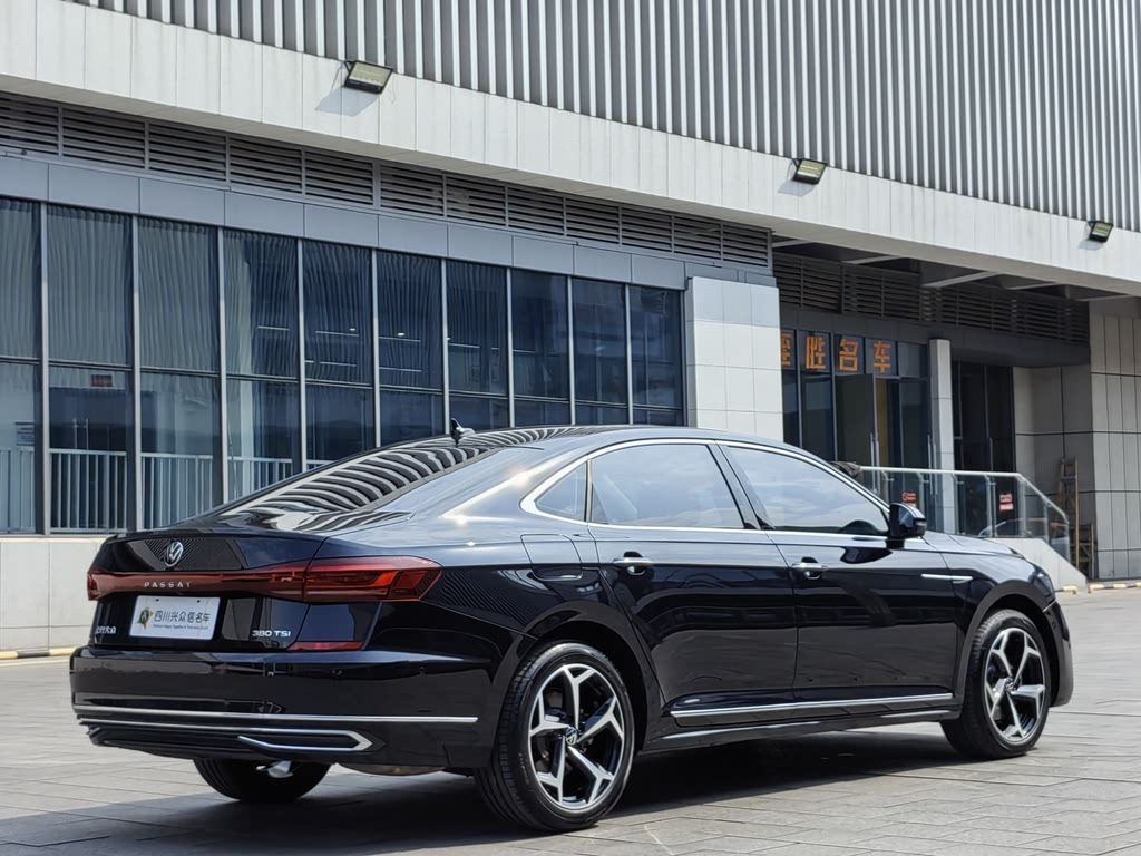 VOLKSWAGEN PASSAT 2025