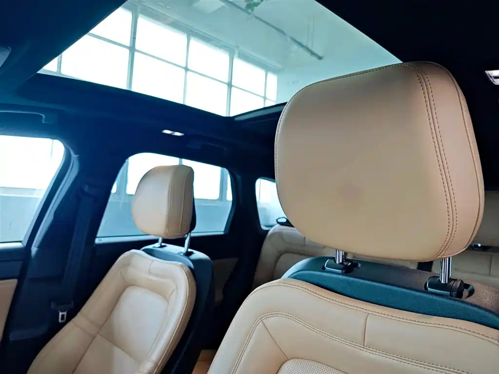 LINCOLN ADVENTURER 2020