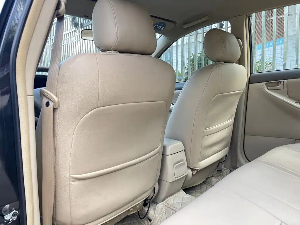 TOYOTA COROLLA 2011