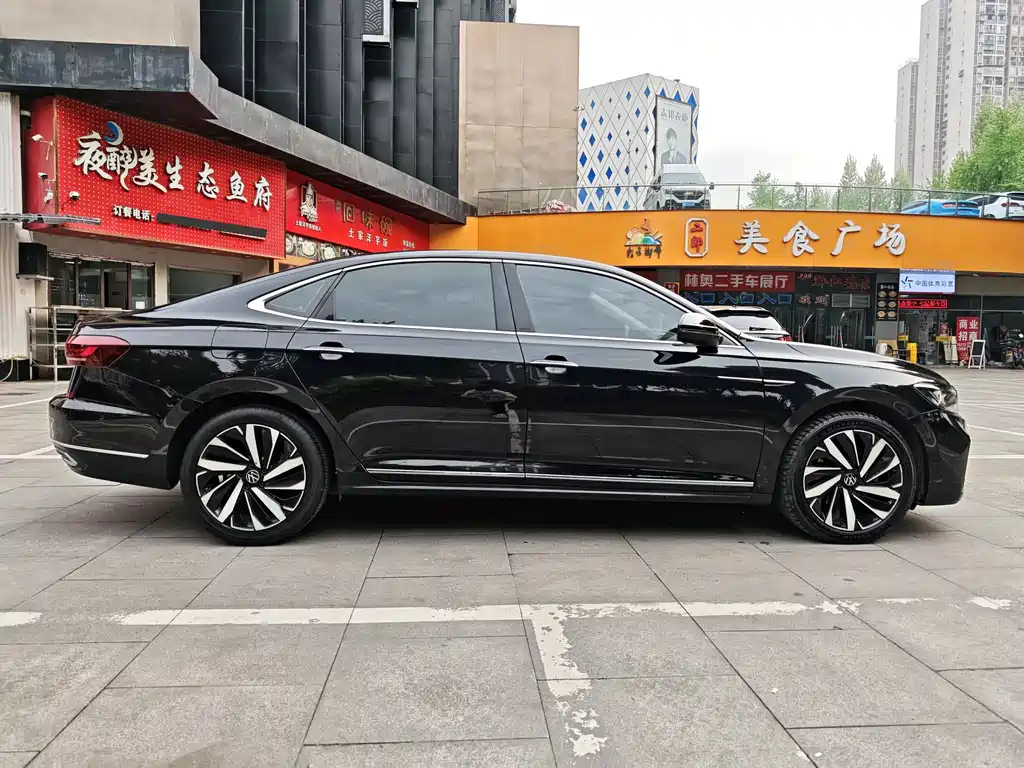 VOLKSWAGEN PASSAT 2022