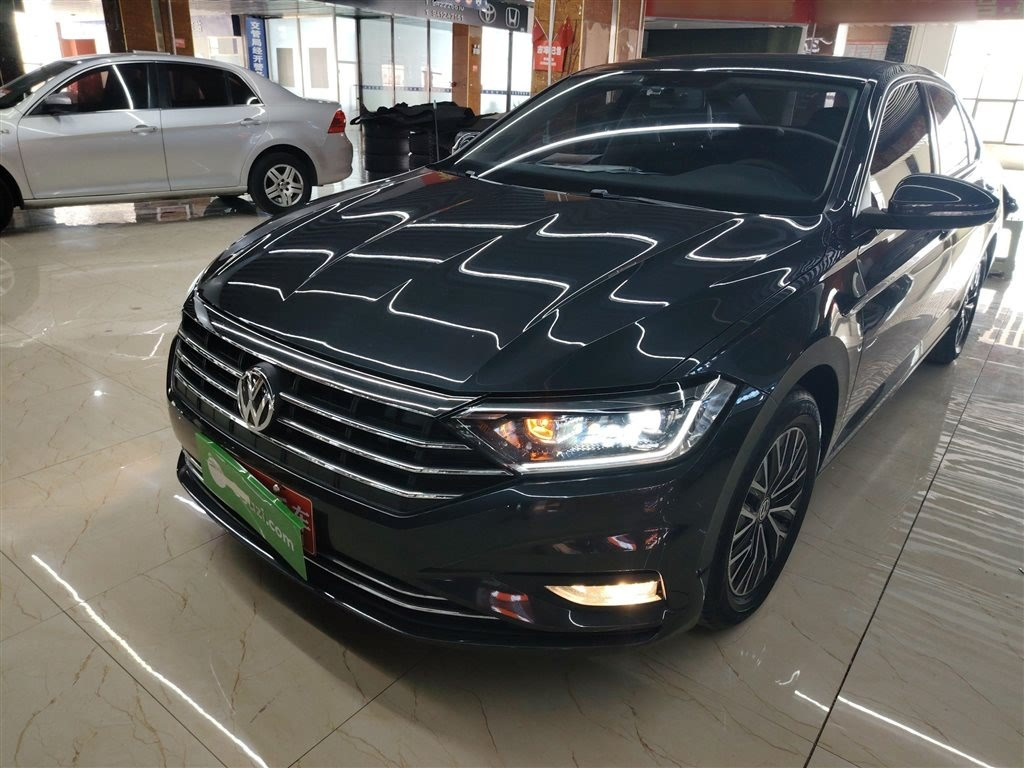 VOLKSWAGEN SAGITAR 2020