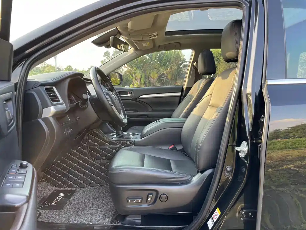 TOYOTA HIGHLANDER 2020