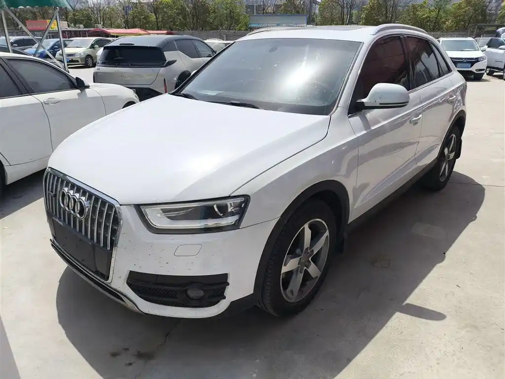 AUDI Q3 2015