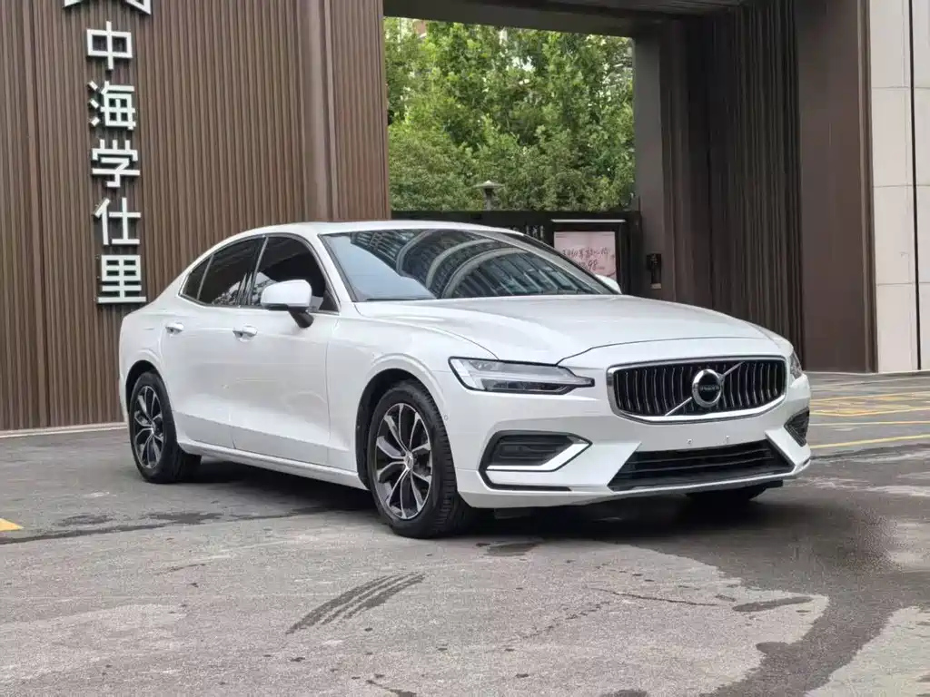 VOLVO S60 2022