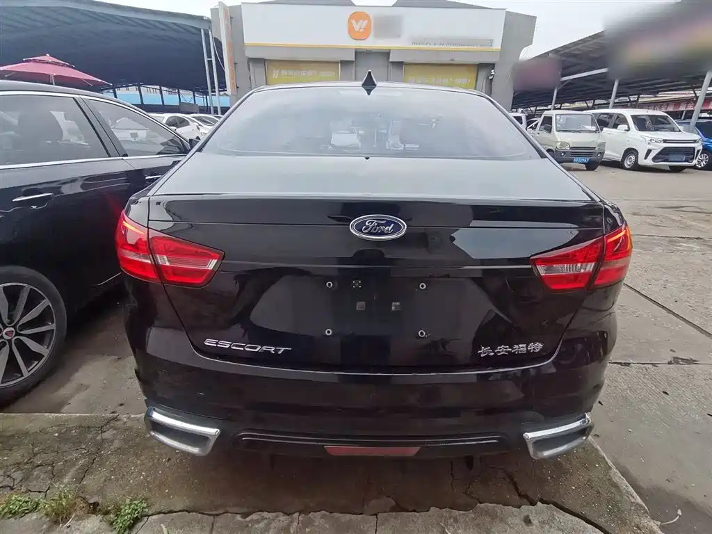 FORD ESCORT 2015