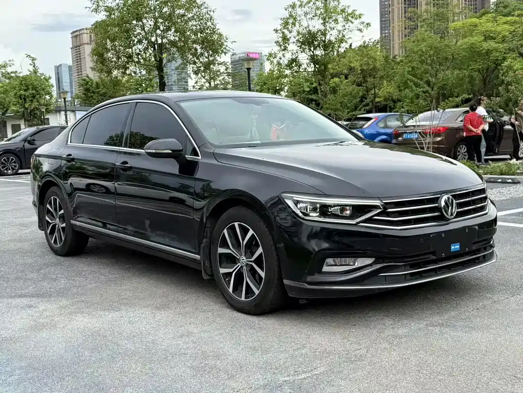 VOLKSWAGEN MAGOTAN 2020
