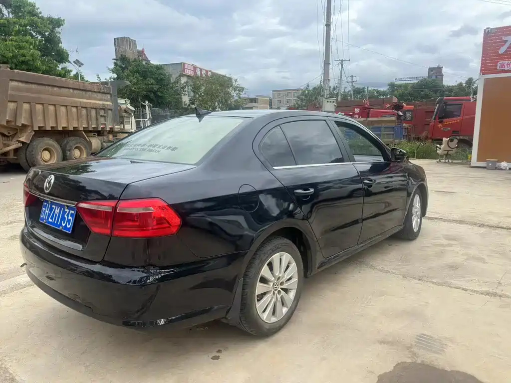 VOLKSWAGEN LAVIDA 2013