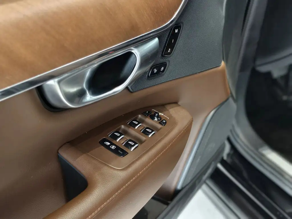 VOLVO S90 2024