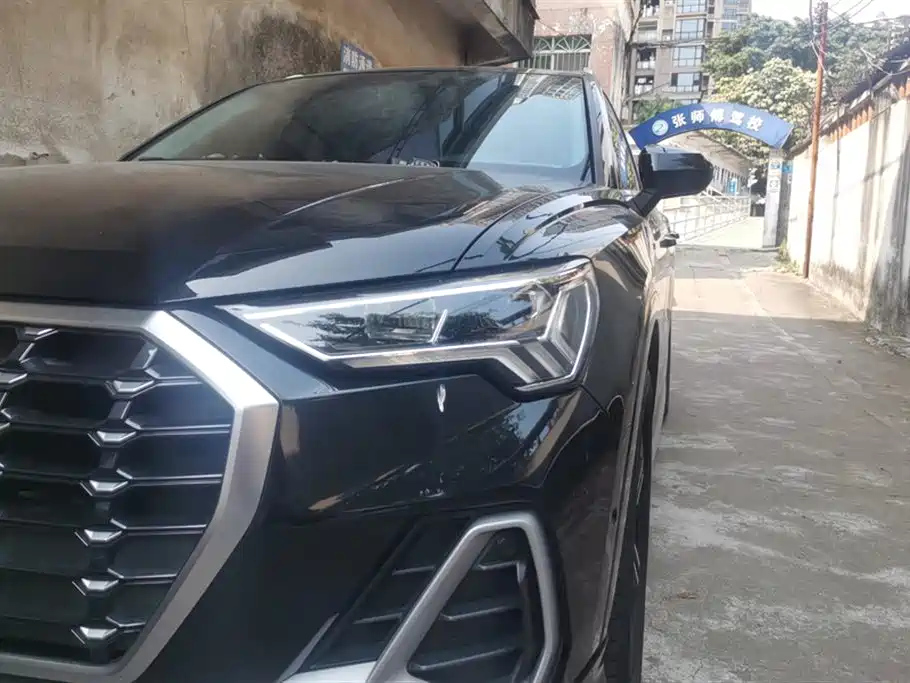 AUDI Q3 2021