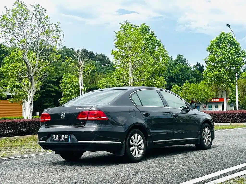 VOLKSWAGEN MAGOTAN 2012