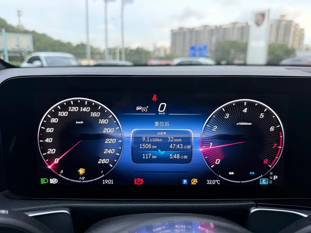 MERCEDES BENZ GLB 2024