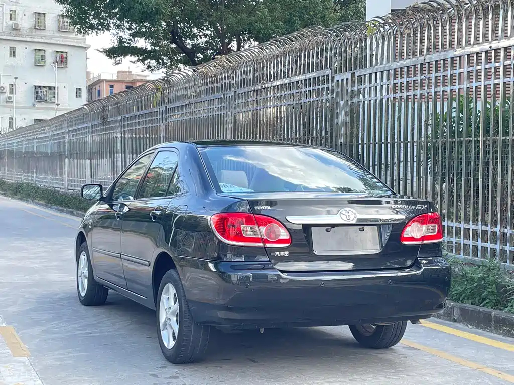 TOYOTA COROLLA 2011