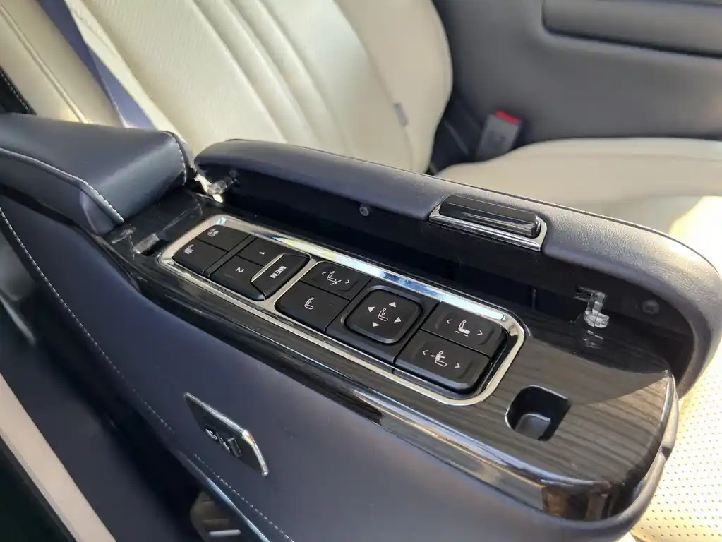 TOYOTA ALPHARD 2012