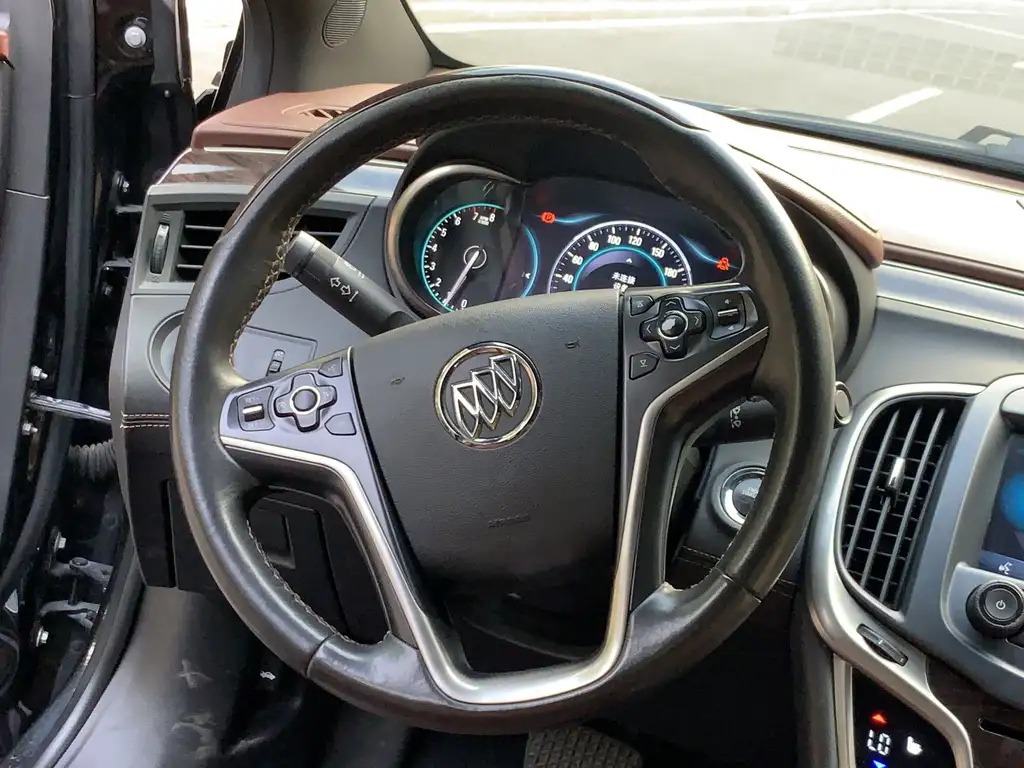 BUICK LACROSSE 2013