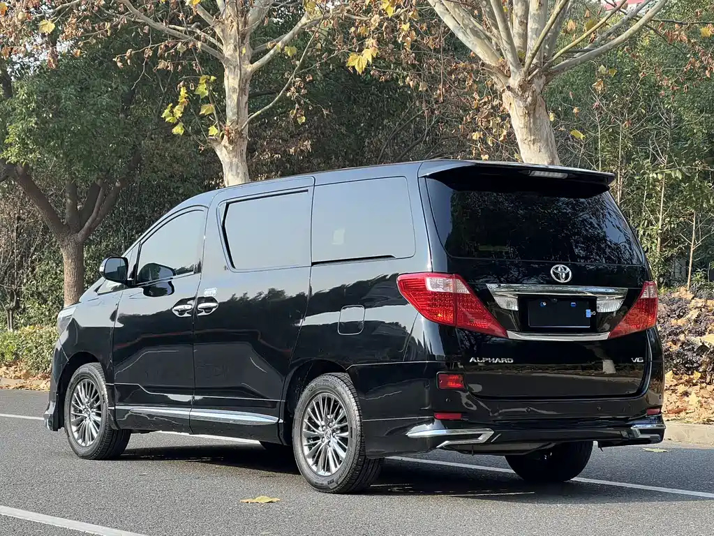 TOYOTA ALPHARD 2012